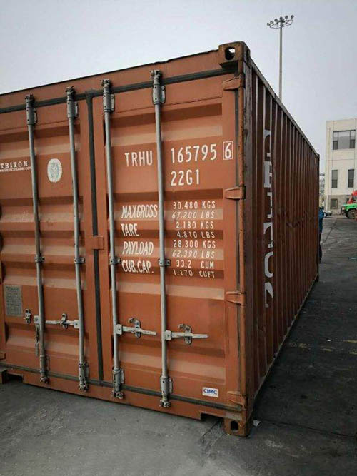 上圖所示集裝箱MAX.GRDSS 30，480kg是總重，TARE是皮重/空箱自總2180kg，payload是可裝載重量28，300kg，CUB.CAP.是內(nèi)容積33.2CUM