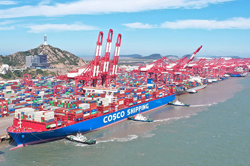 美國將開始對中國船東和運(yùn)營商，以及使用中國建造船舶的運(yùn)營商征收港口服務(wù)費(fèi)。